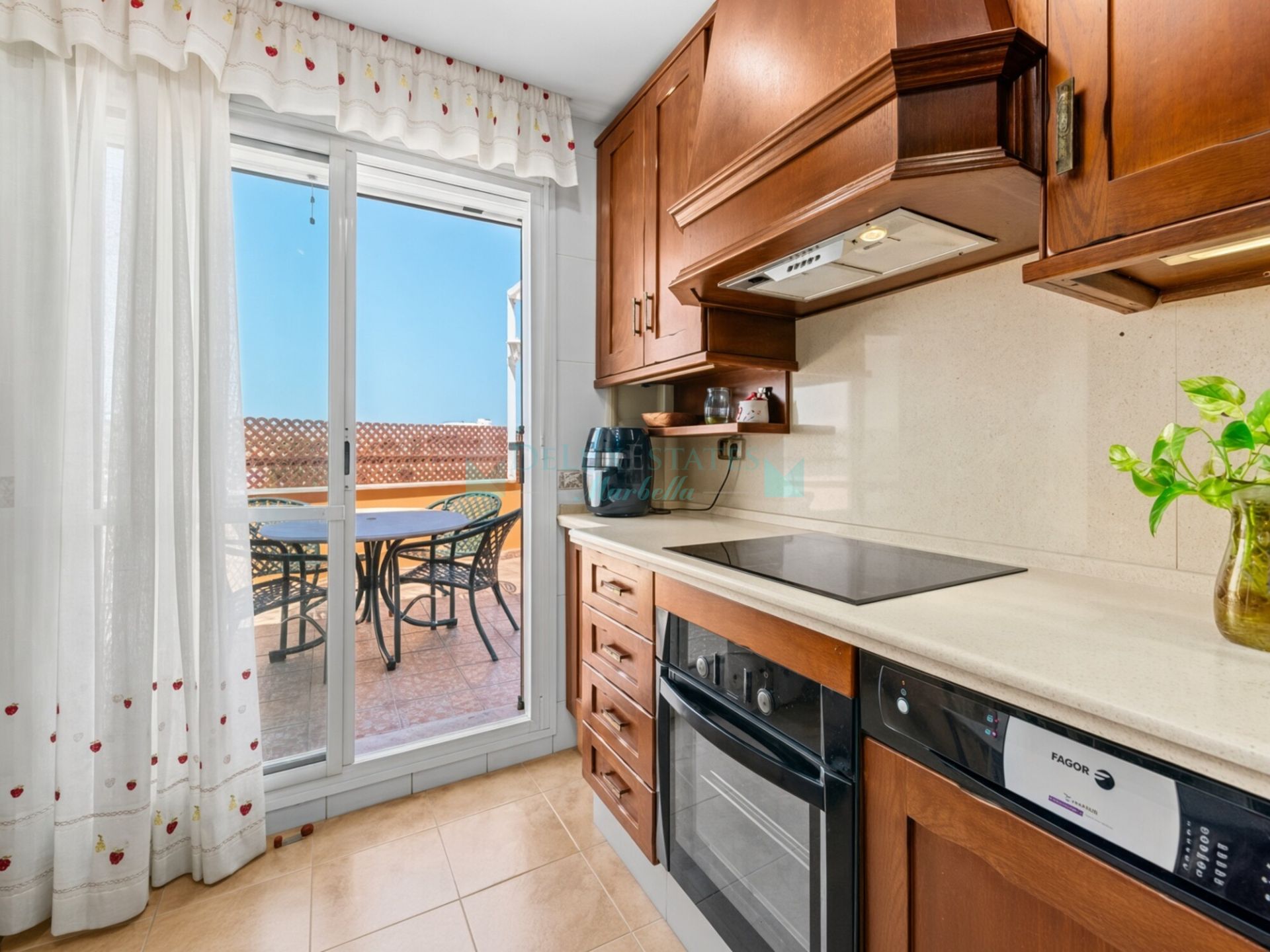 Penthouse for sale in Calvario, Estepona