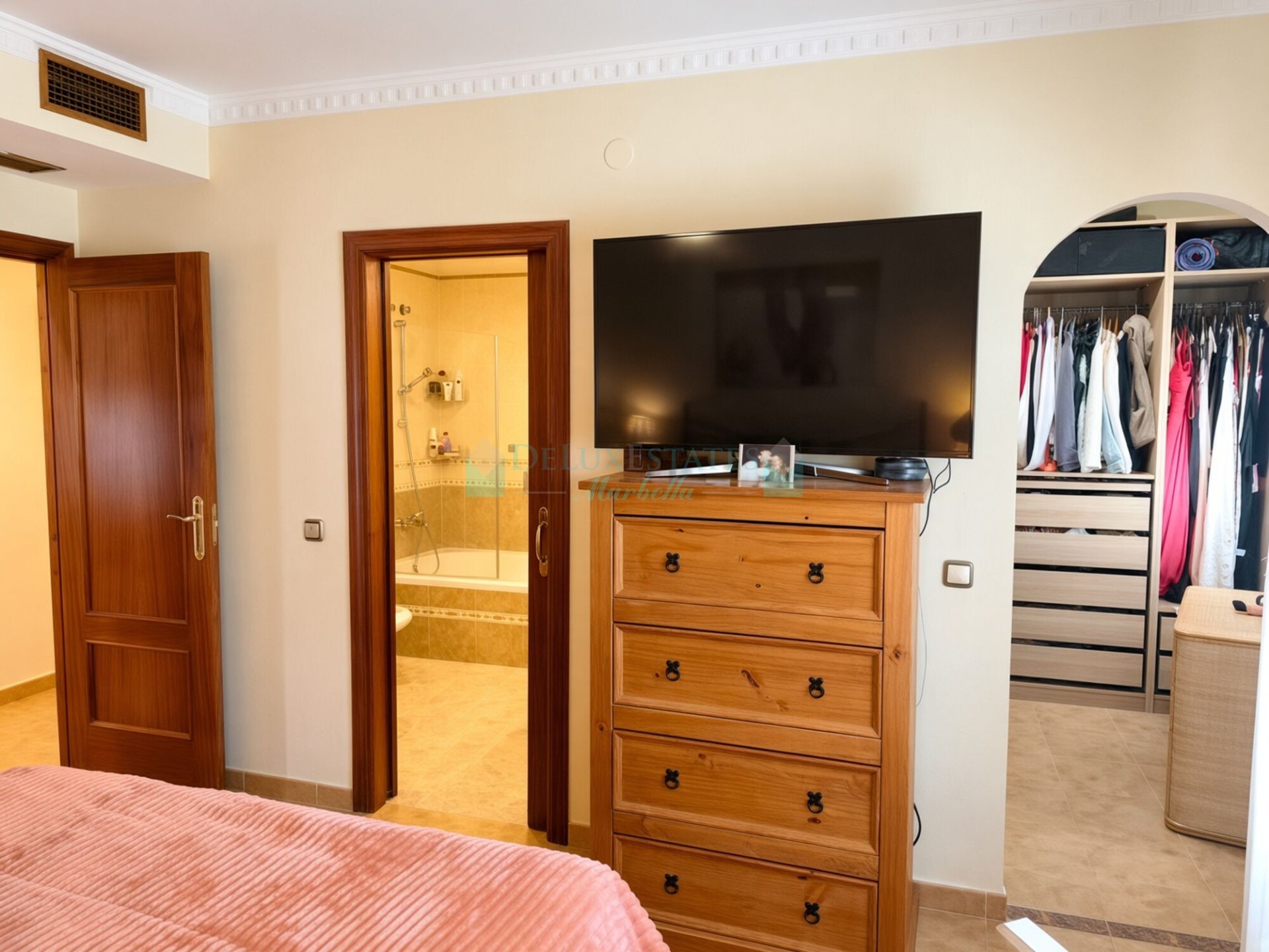 Penthouse for sale in Calvario, Estepona