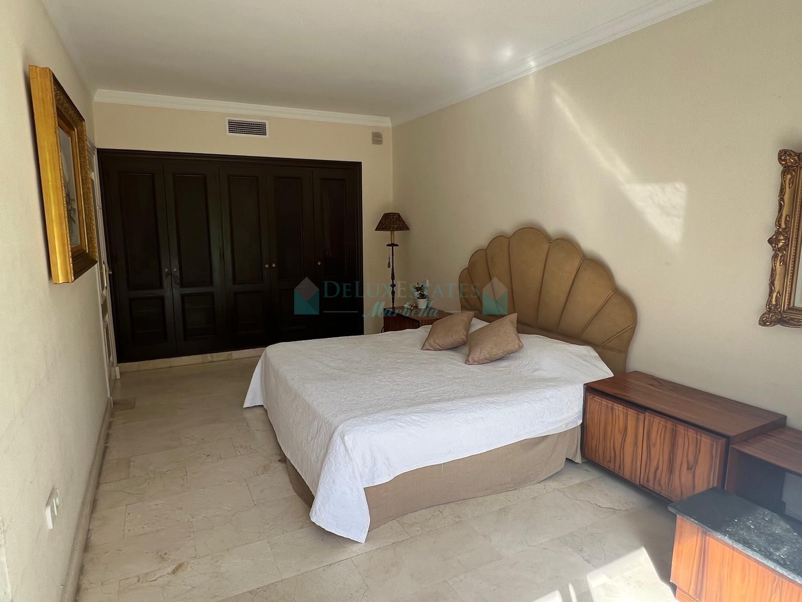 Town House for sale in La Quinta Golf, Benahavis