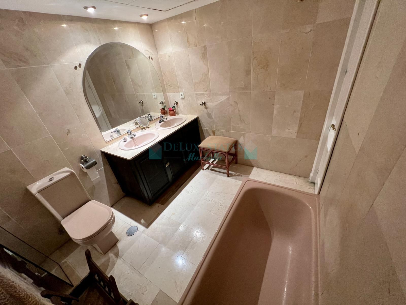 Town House for sale in La Quinta Golf, Benahavis