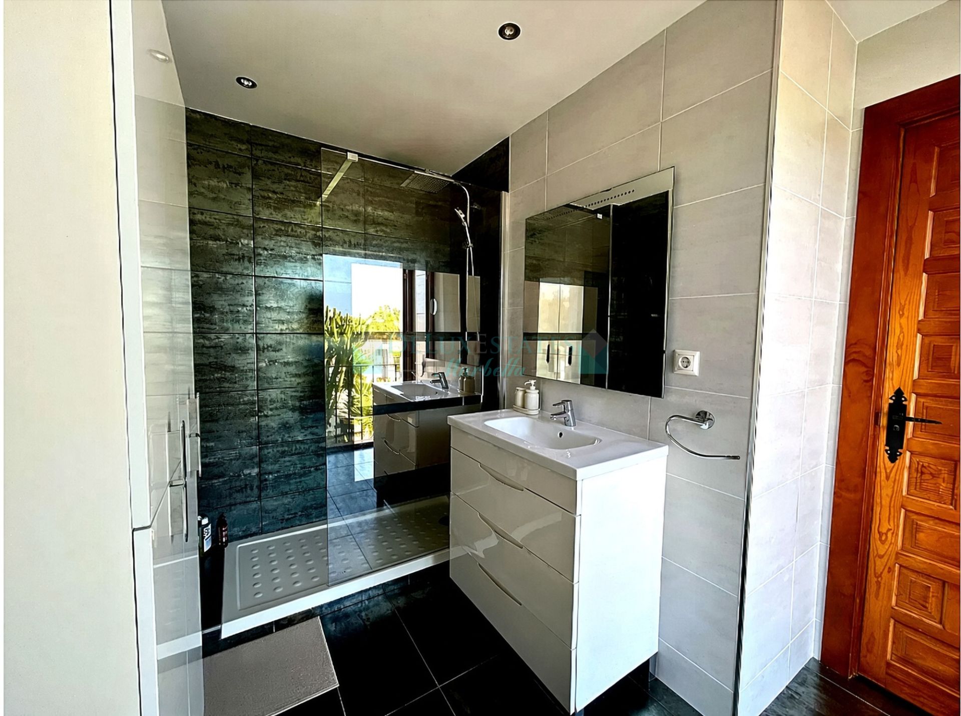 Town House for sale in El Naranjal, Nueva Andalucia