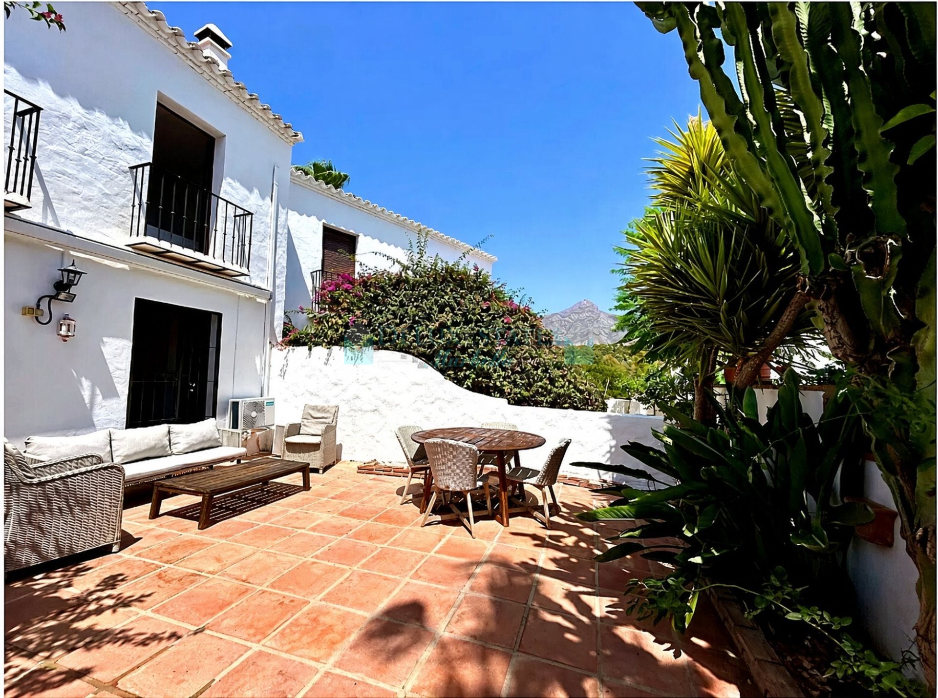Town House for sale in El Naranjal, Nueva Andalucia