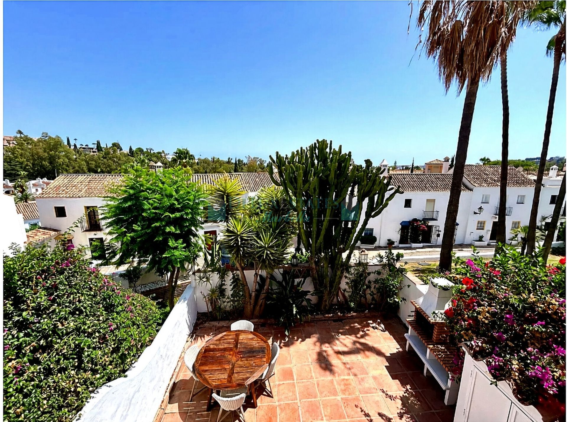Town House for sale in El Naranjal, Nueva Andalucia