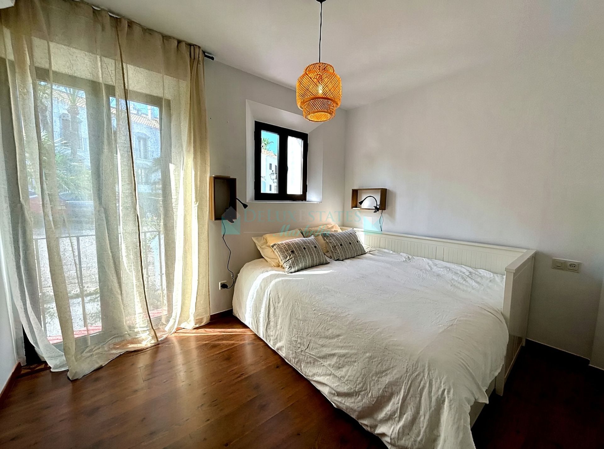 Town House for sale in El Naranjal, Nueva Andalucia