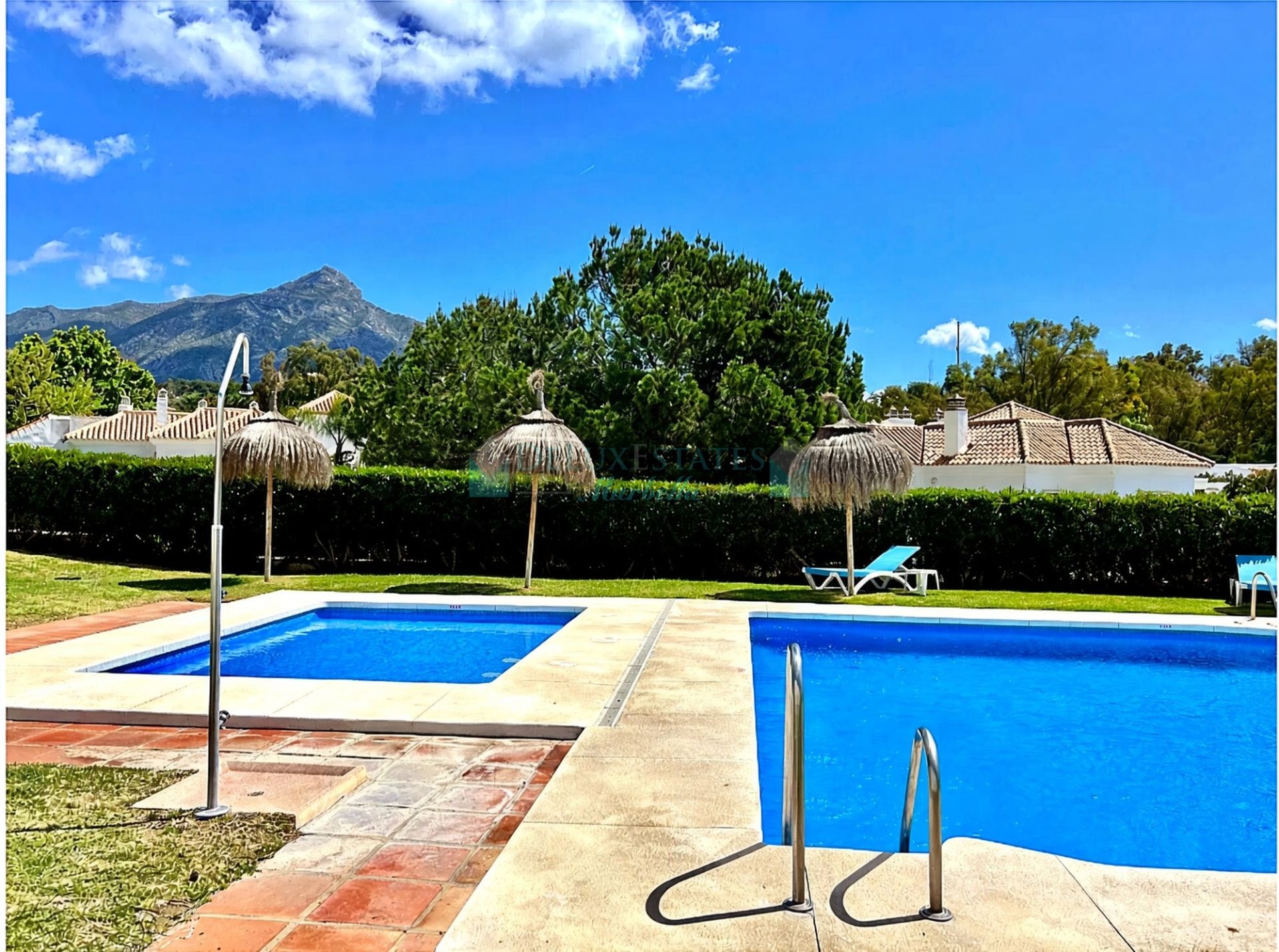 Town House for sale in El Naranjal, Nueva Andalucia