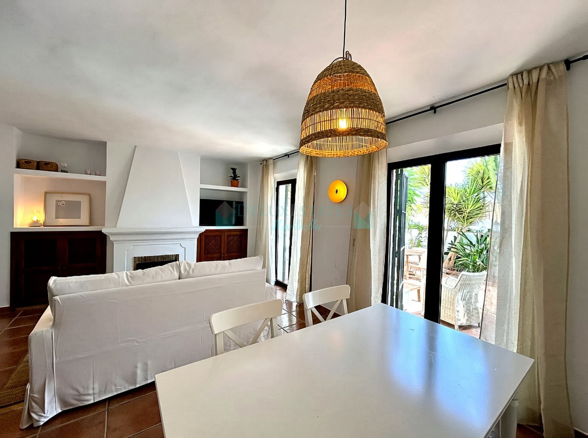 Town House for sale in El Naranjal, Nueva Andalucia
