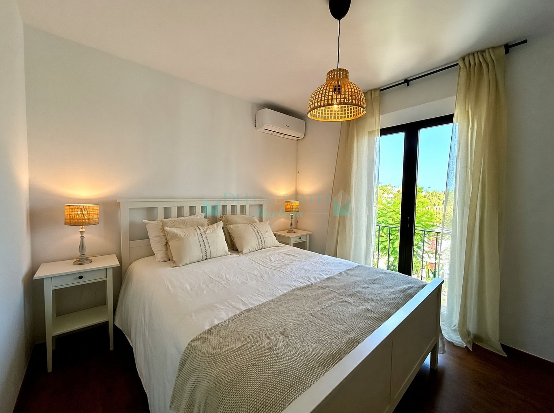 Town House for sale in El Naranjal, Nueva Andalucia