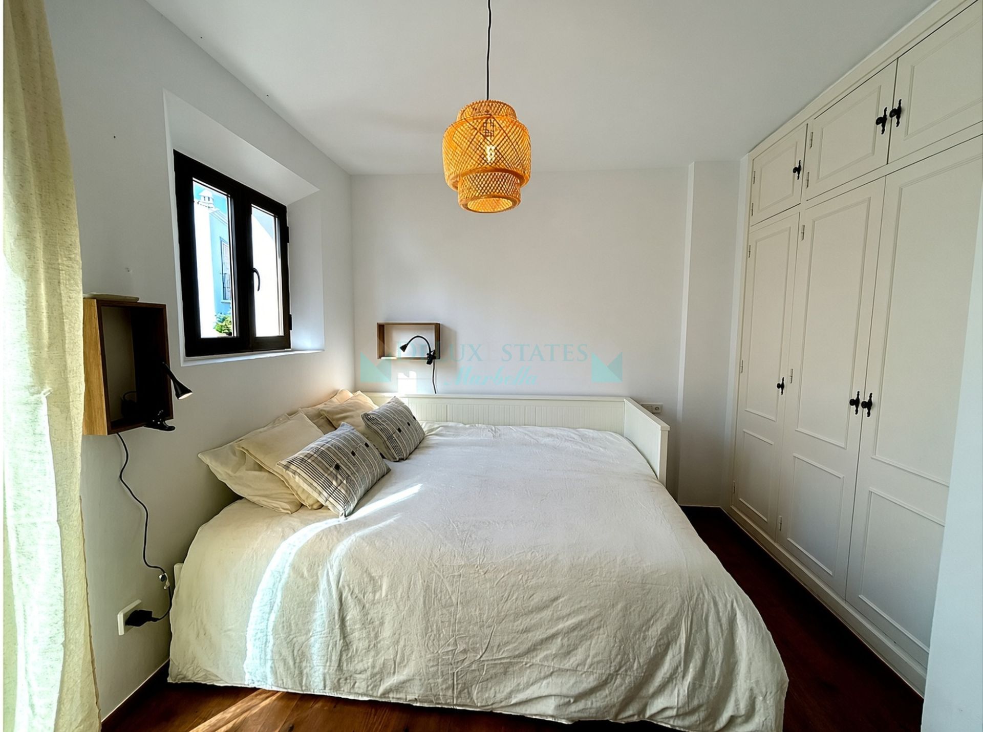 Town House for sale in El Naranjal, Nueva Andalucia
