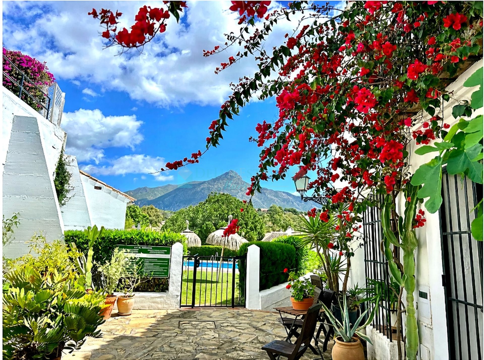 Town House for sale in El Naranjal, Nueva Andalucia