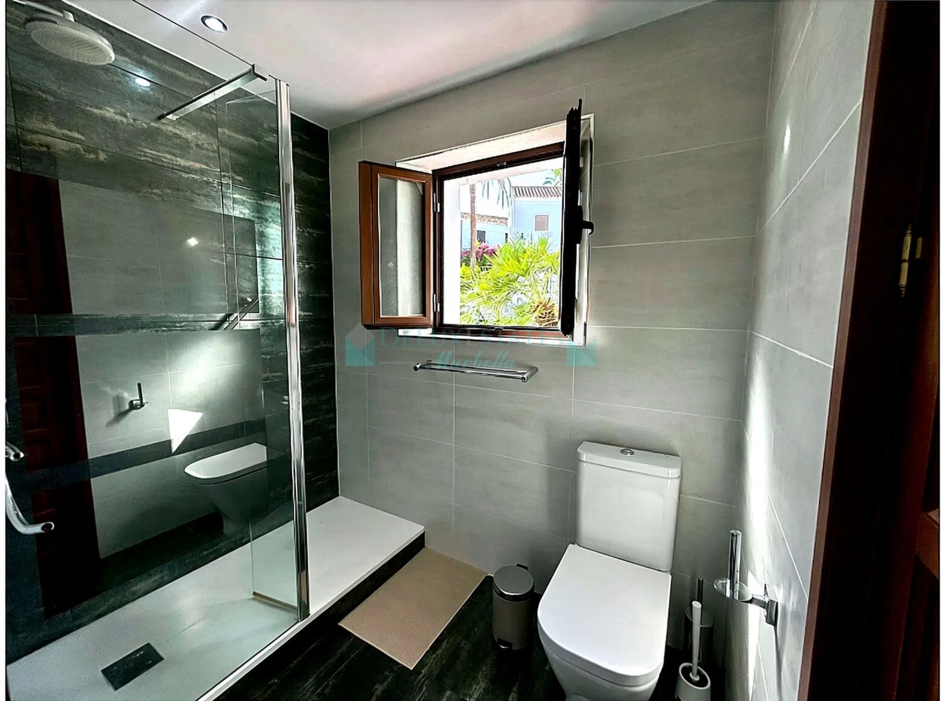 Town House for sale in El Naranjal, Nueva Andalucia