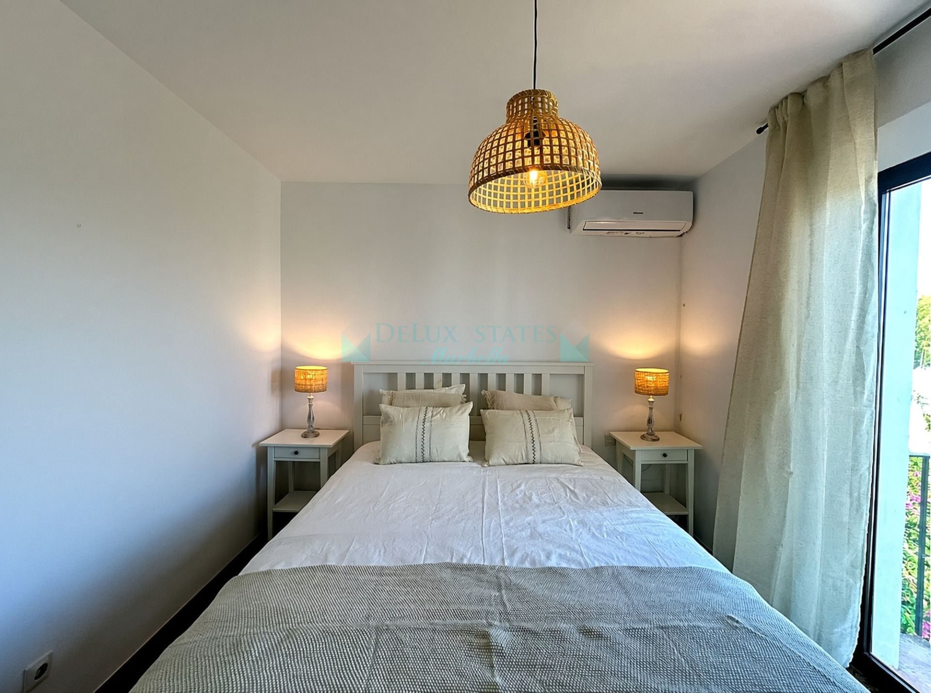 Town House for sale in El Naranjal, Nueva Andalucia