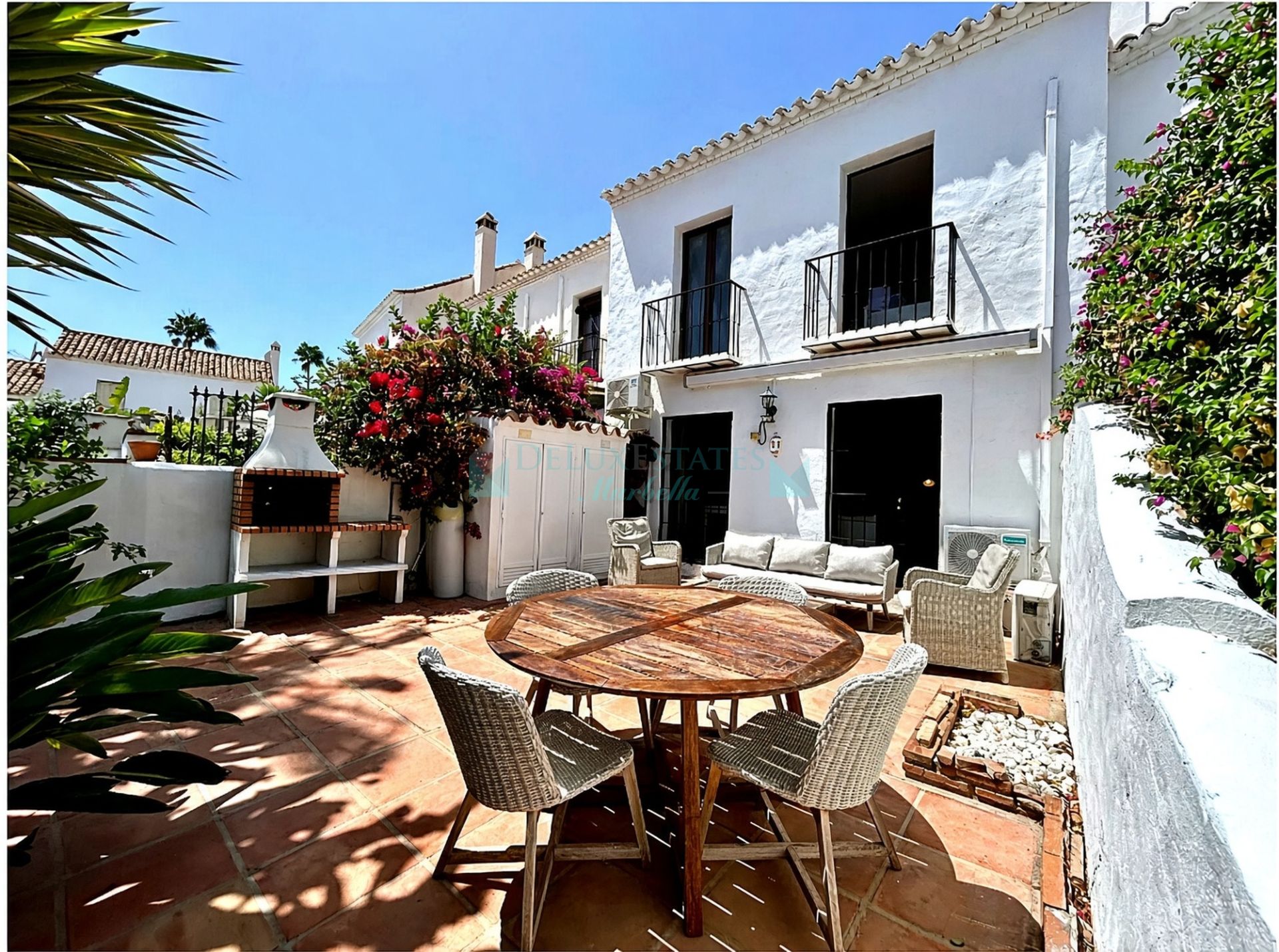 Town House for sale in El Naranjal, Nueva Andalucia