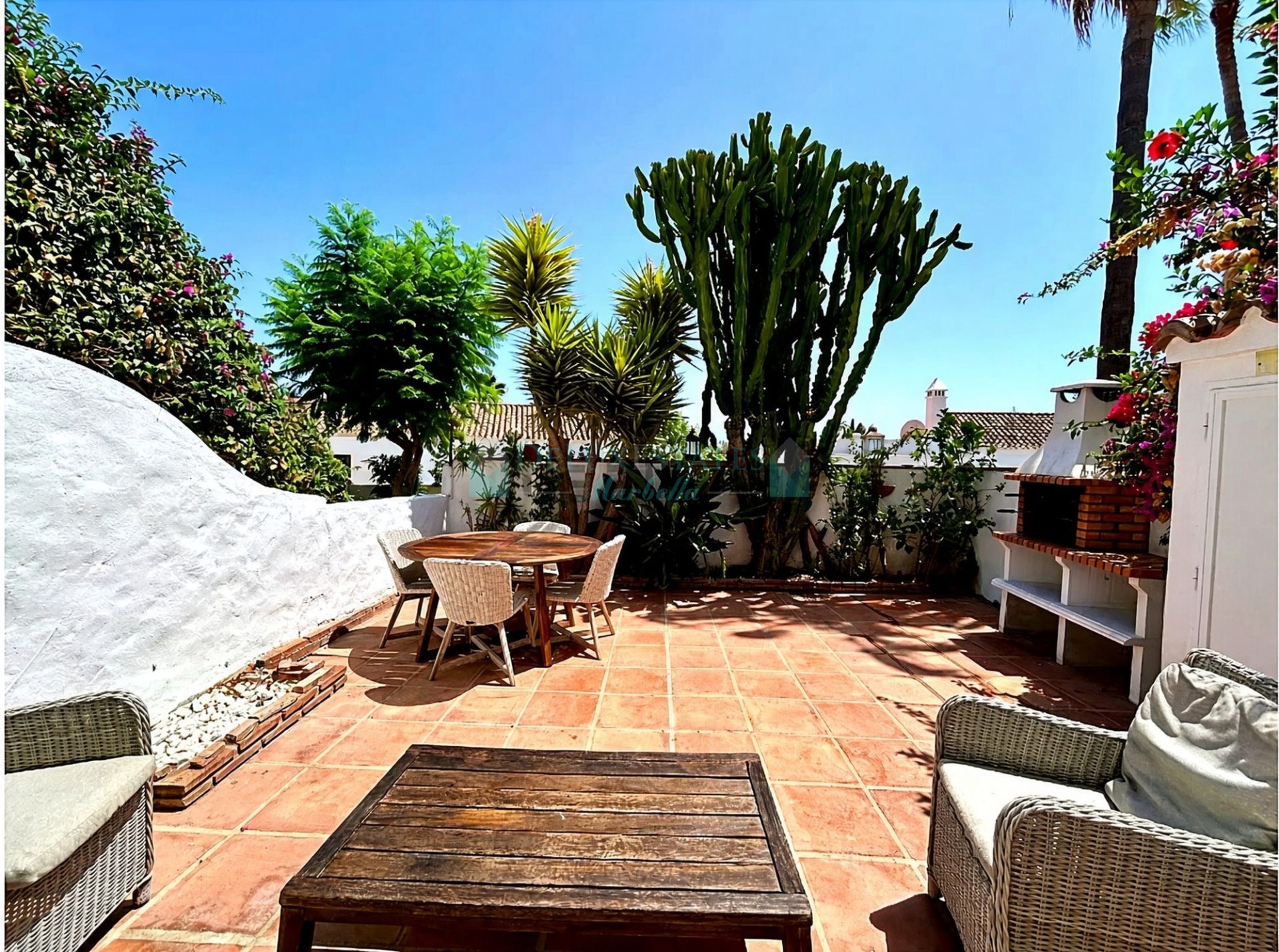 Town House for sale in El Naranjal, Nueva Andalucia