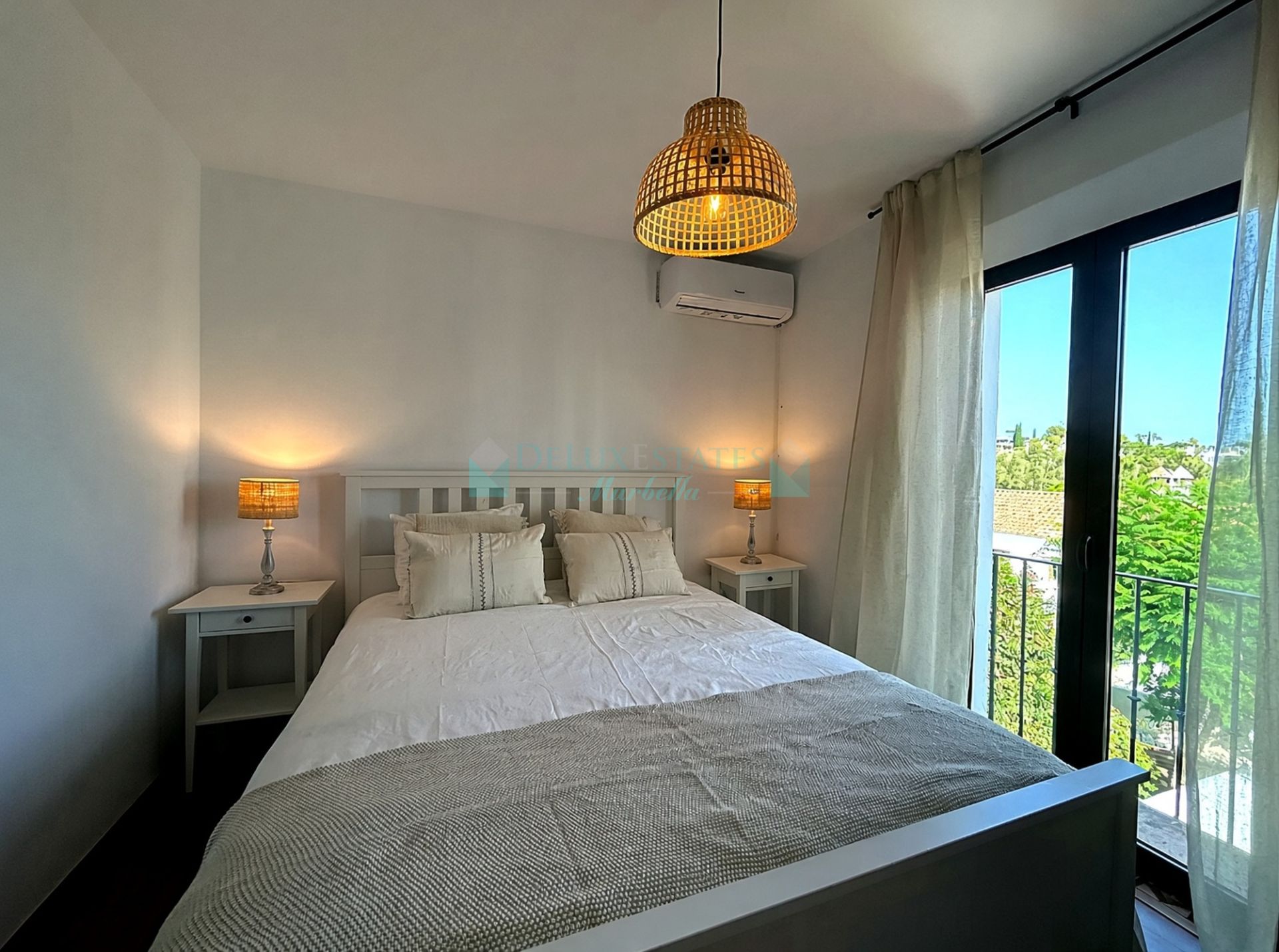 Town House for sale in El Naranjal, Nueva Andalucia
