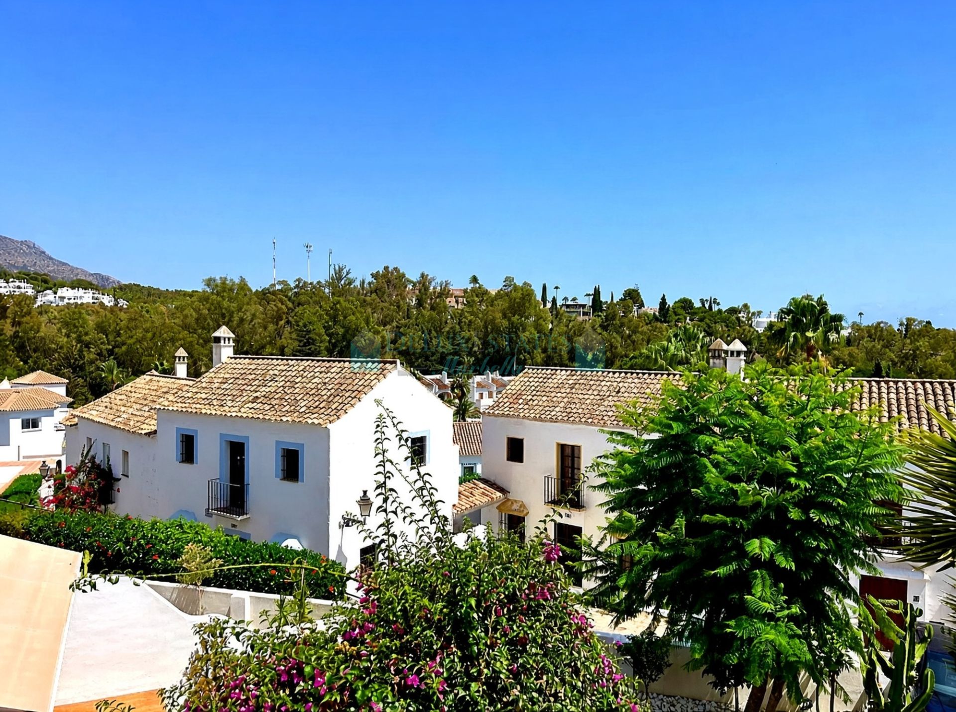Town House for sale in El Naranjal, Nueva Andalucia