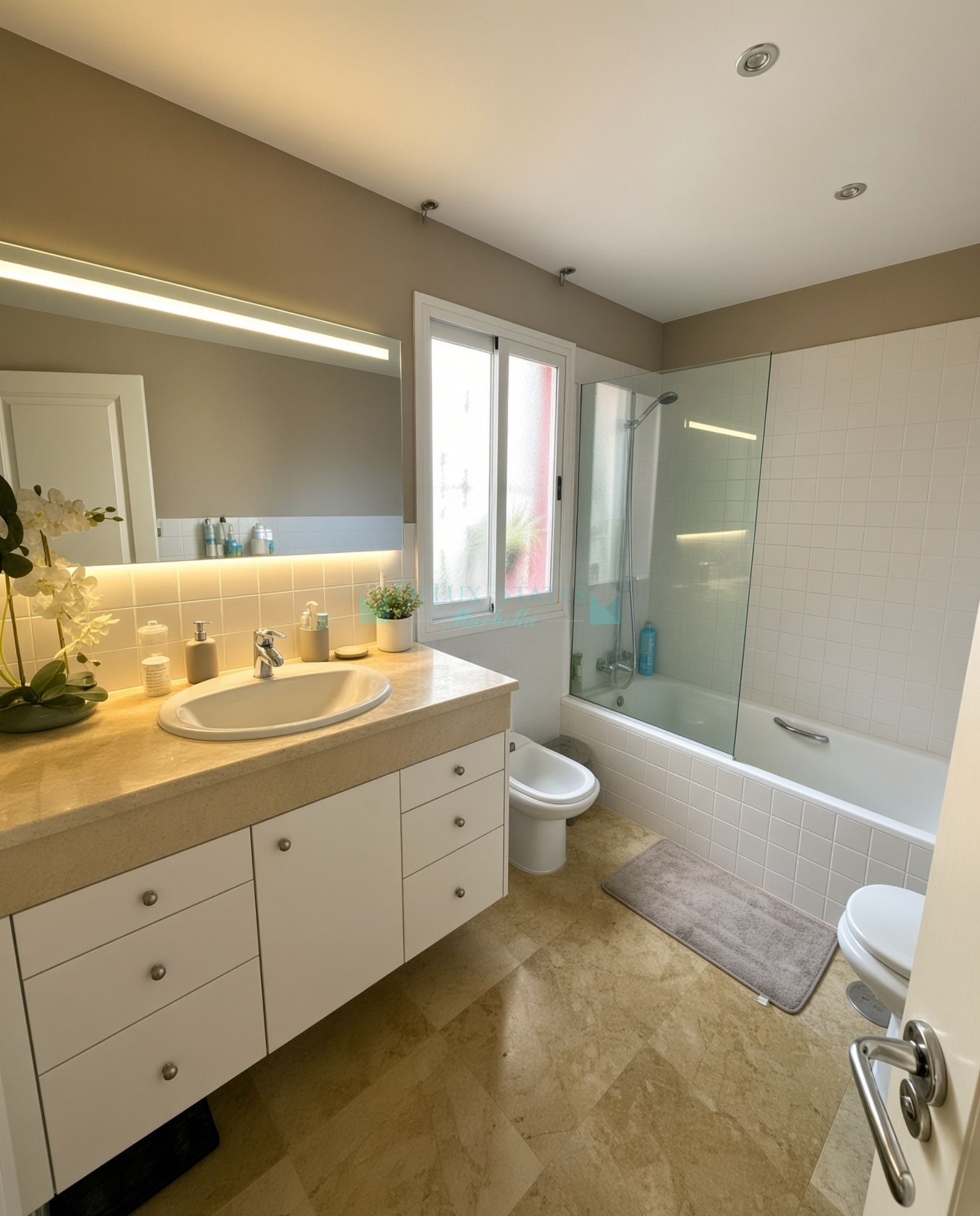Town House for sale in Selwo, Estepona