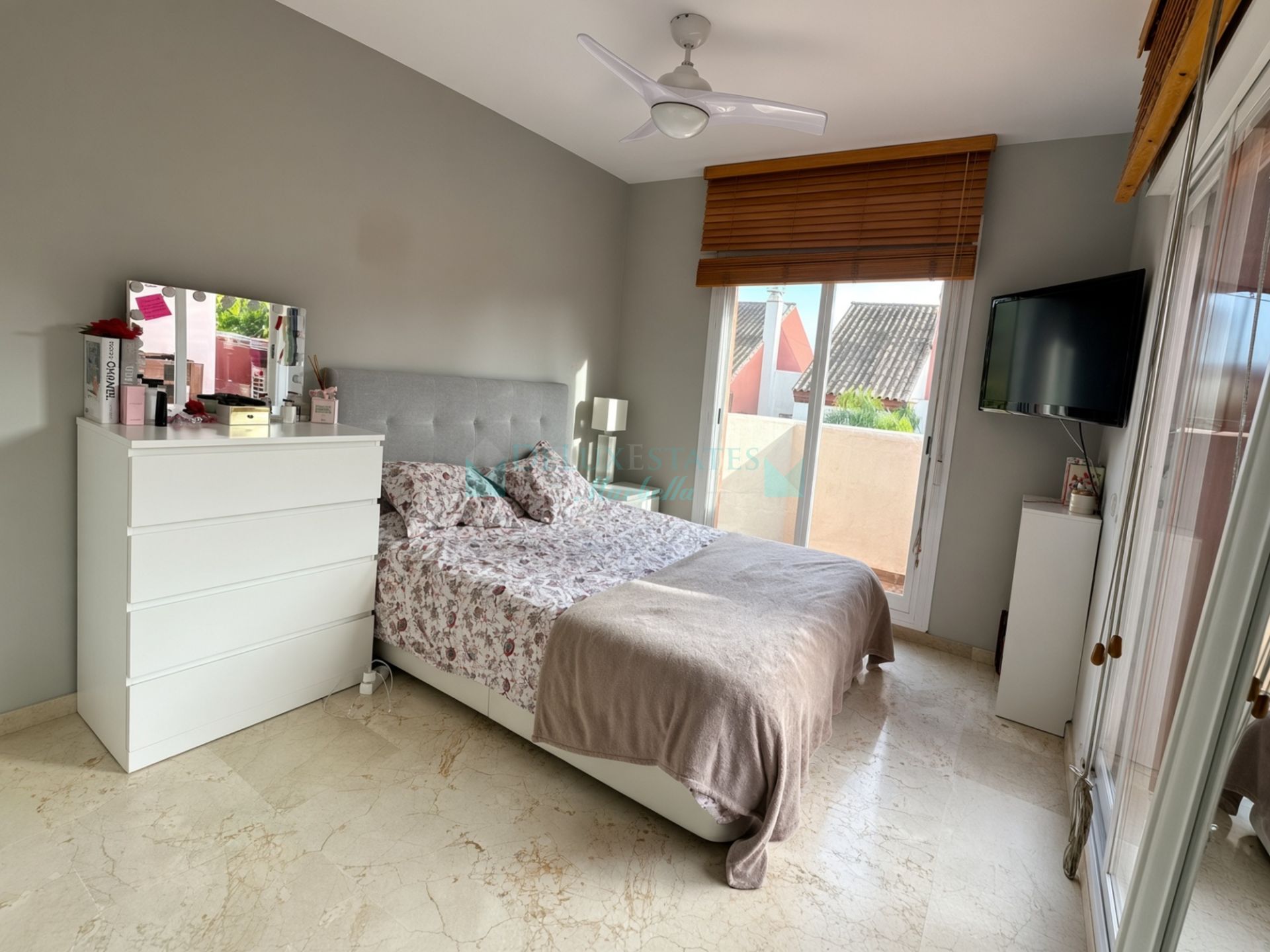 Town House for sale in Selwo, Estepona