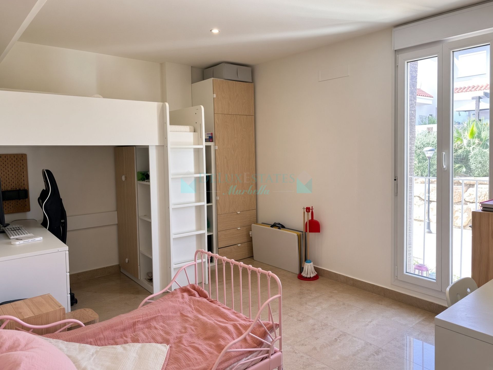 Duplex Penthouse for sale in Alcorrín, Manilva