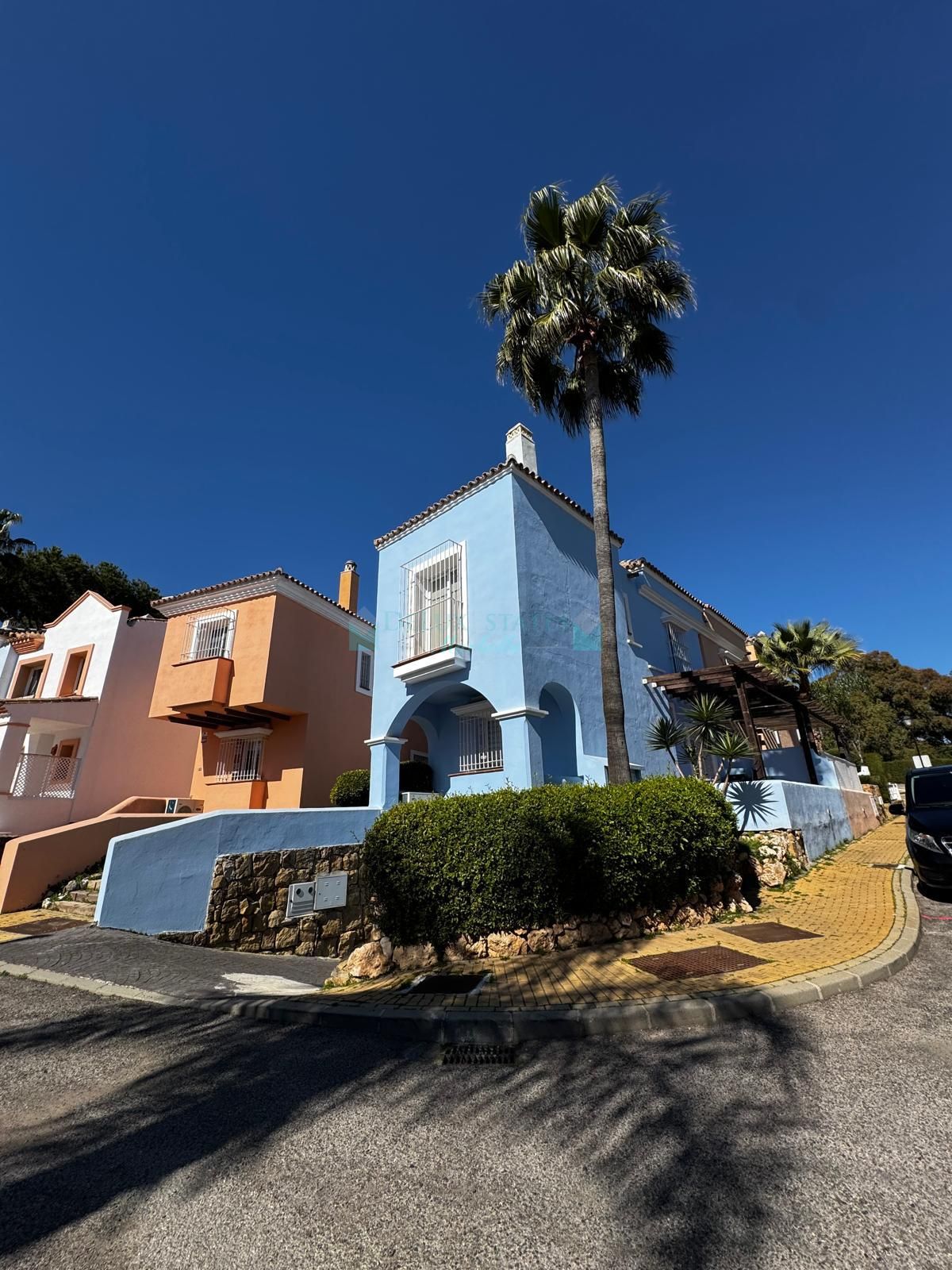Town House for sale in Aloha Lake Village, Nueva Andalucia