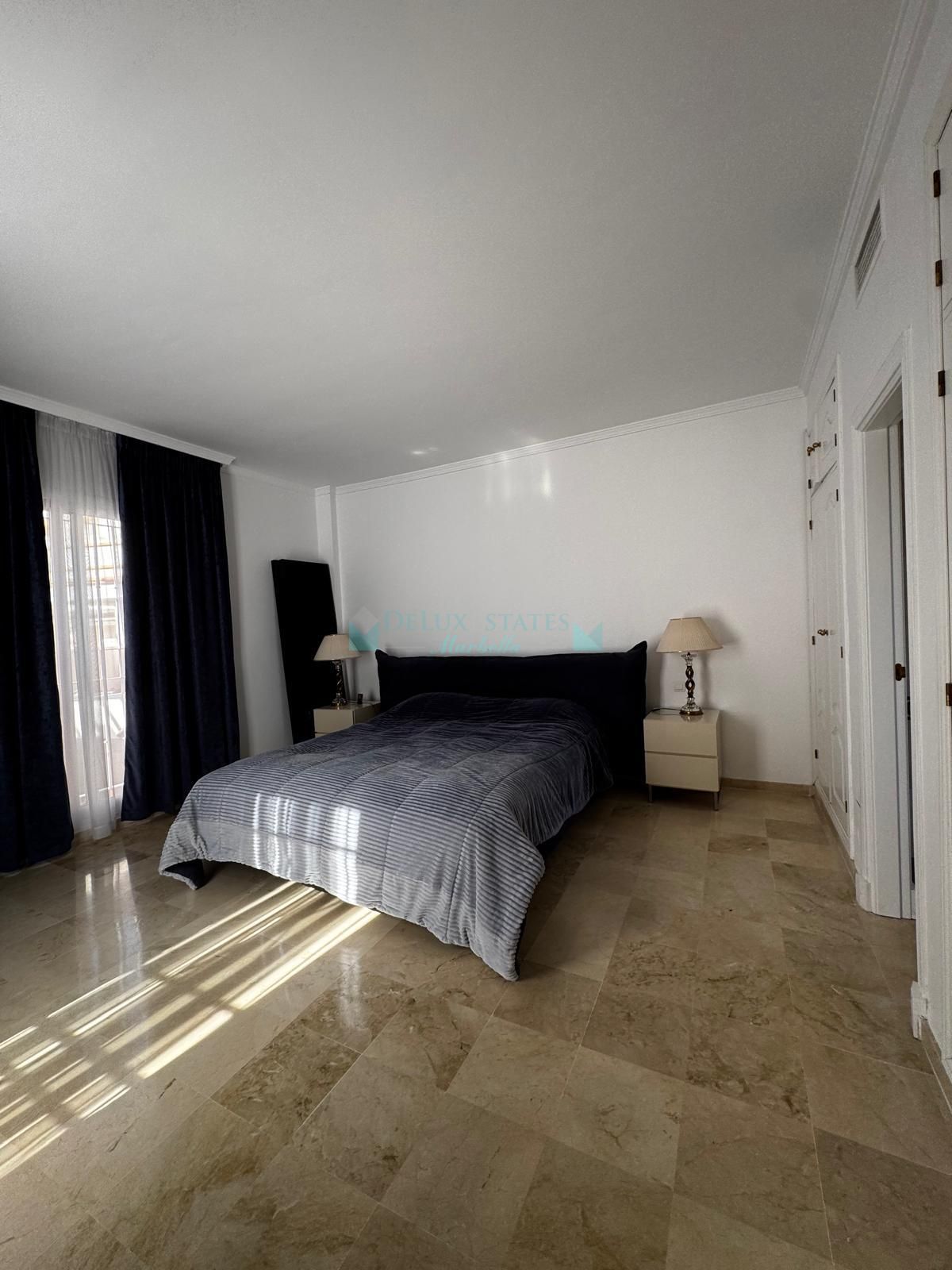Town House for sale in Aloha Lake Village, Nueva Andalucia