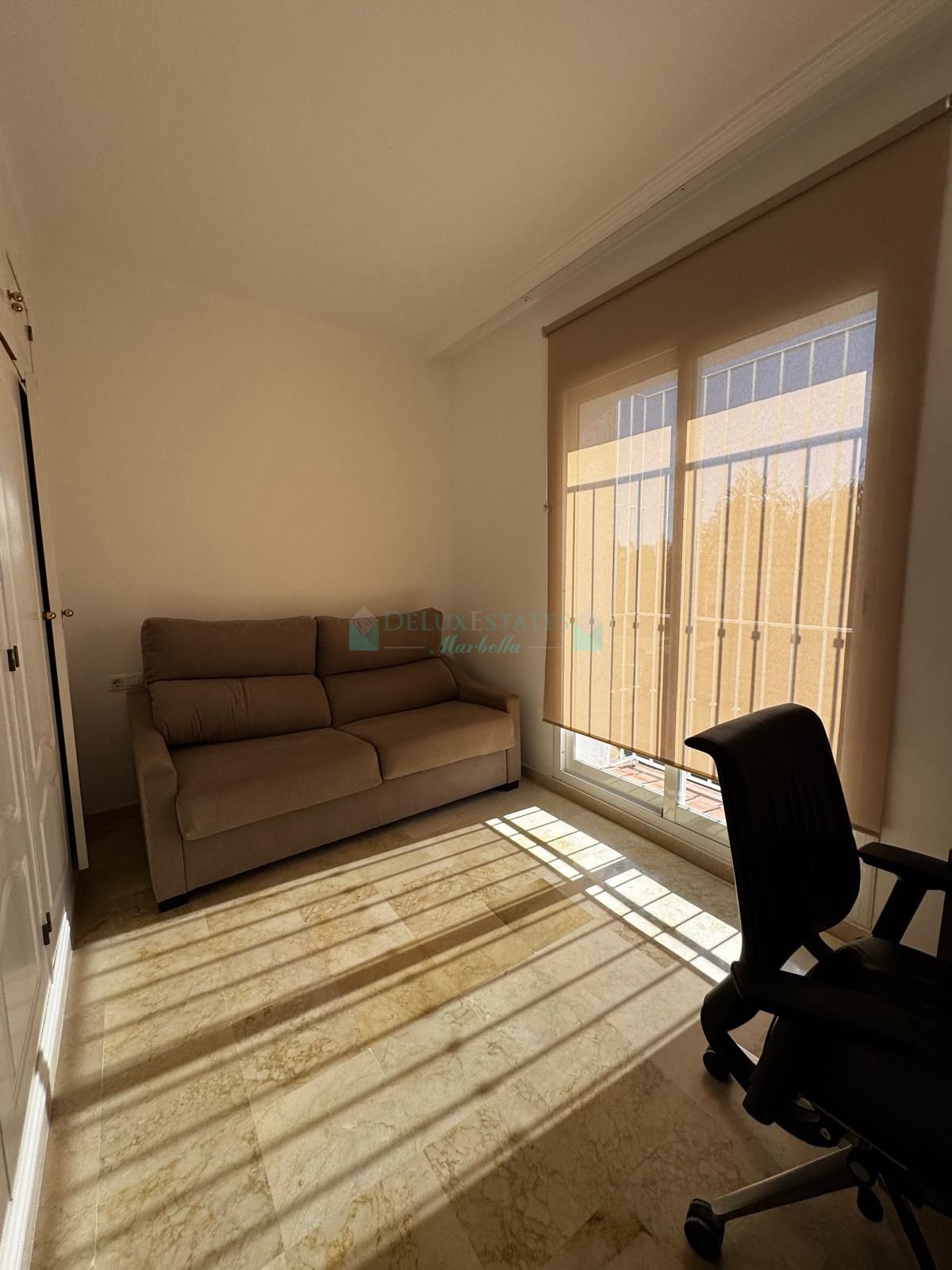 Town House for sale in Aloha Lake Village, Nueva Andalucia