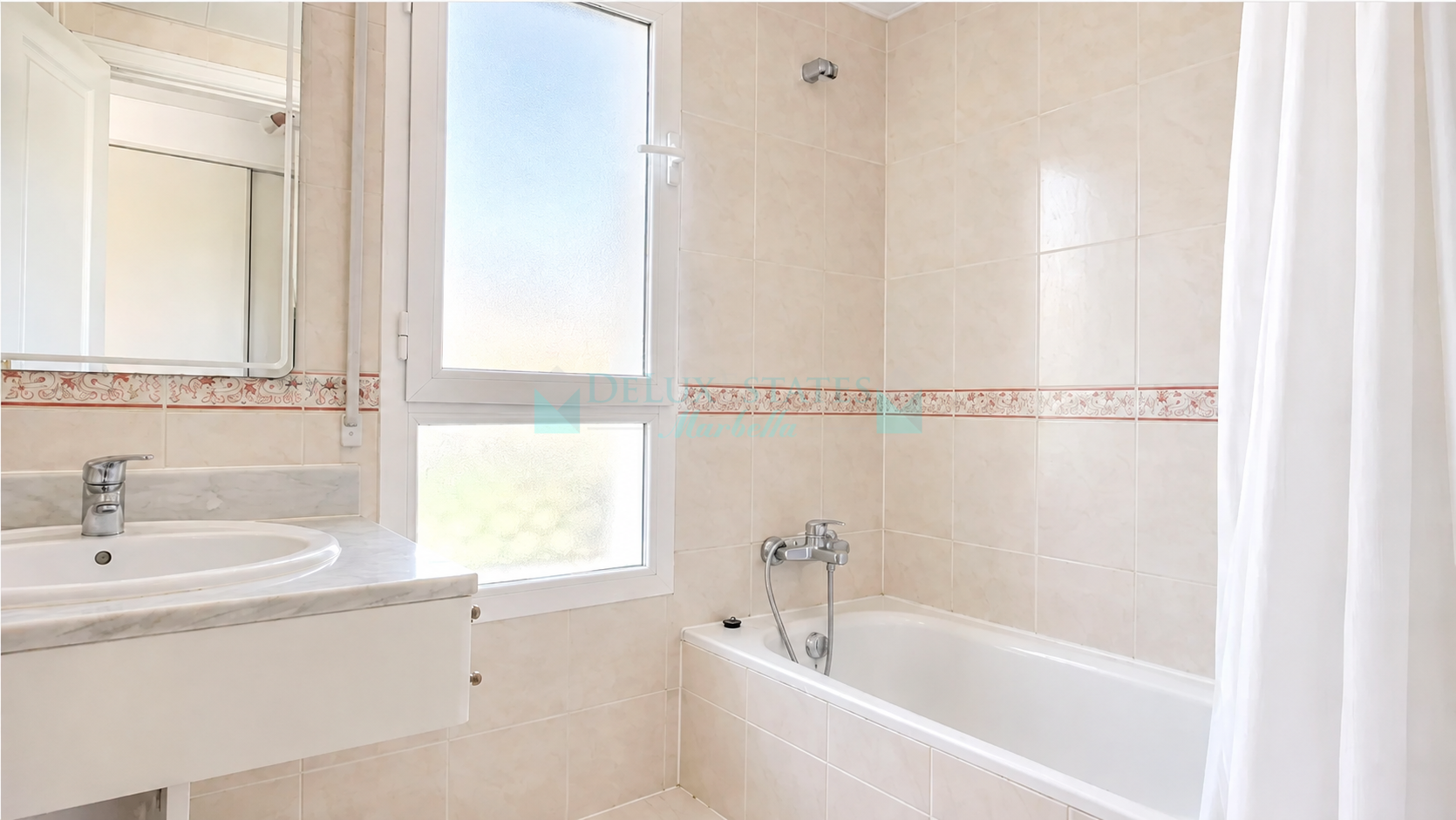 Apartment for sale in Lorcrimar, Nueva Andalucia