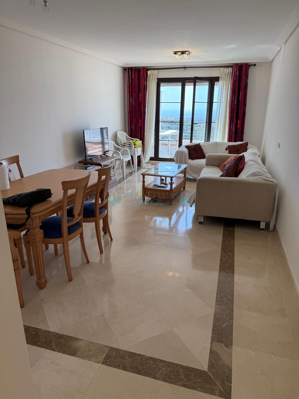 Penthouse for sale in Los Arqueros, Benahavis
