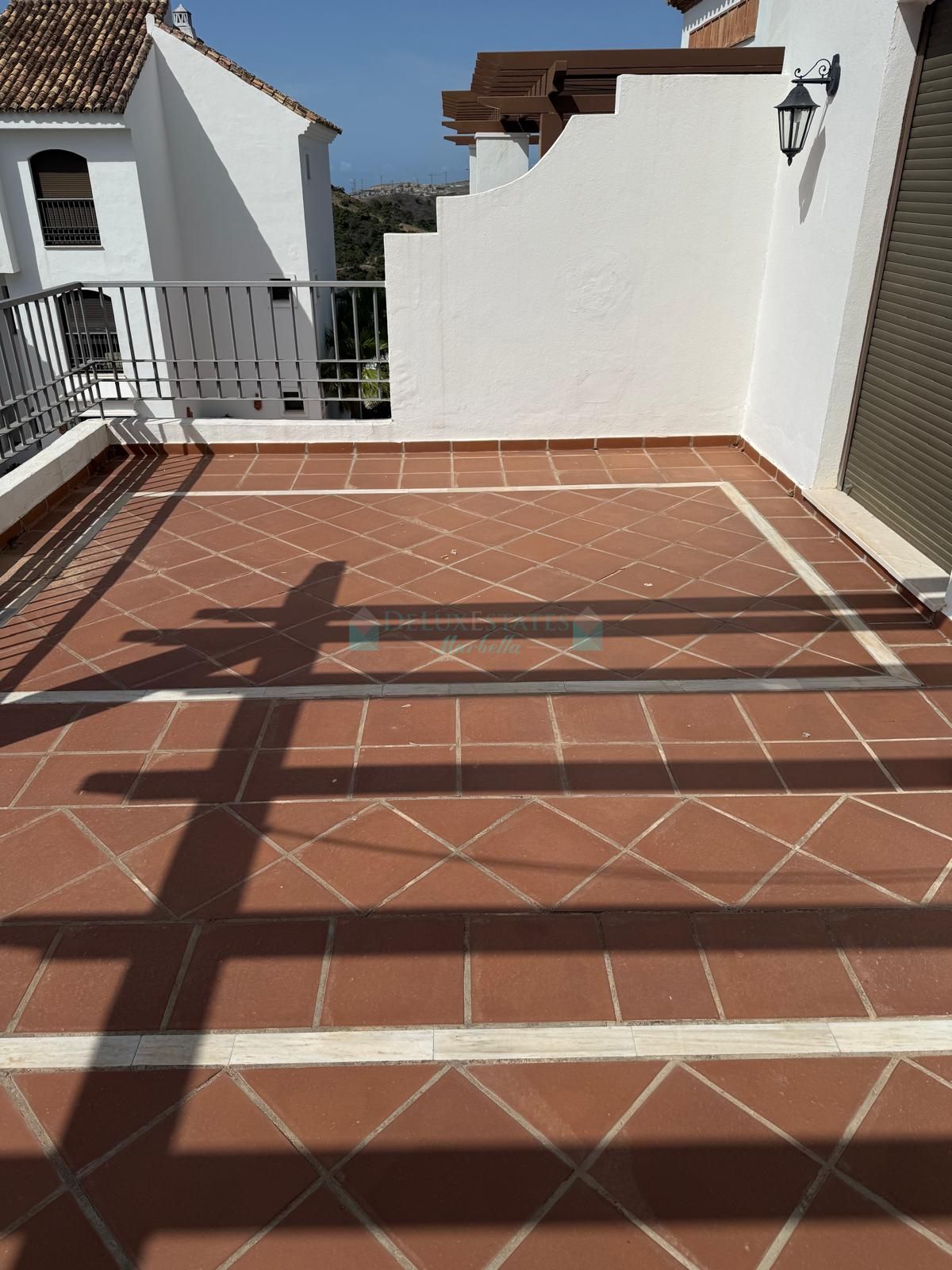 Penthouse for sale in Los Arqueros, Benahavis