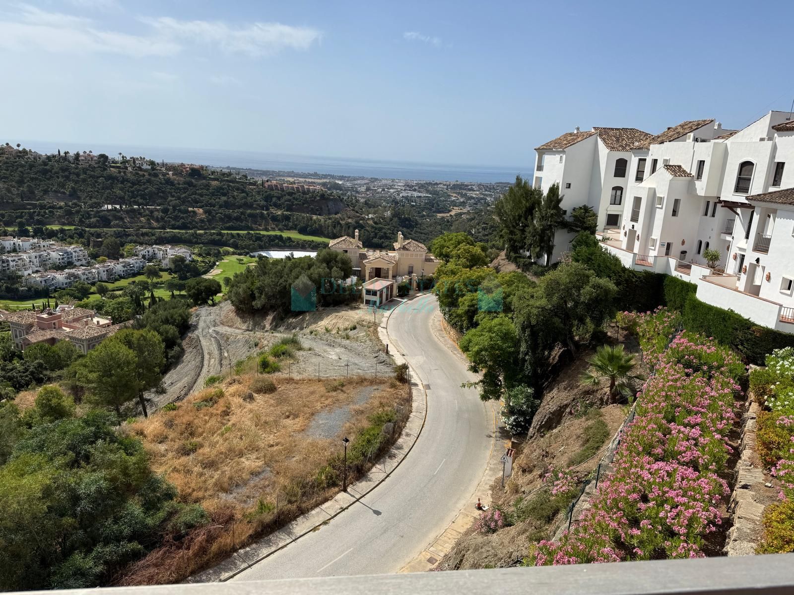 Penthouse for sale in Los Arqueros, Benahavis