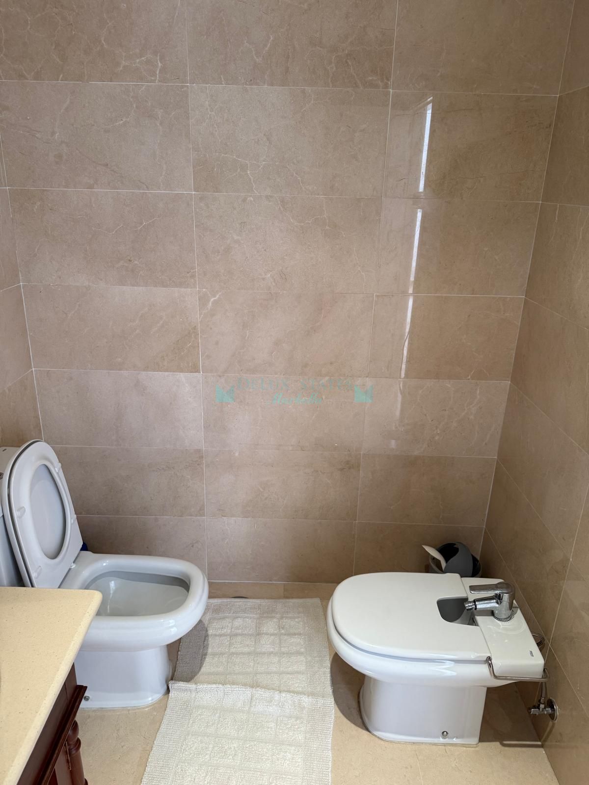 Penthouse for sale in Los Arqueros, Benahavis