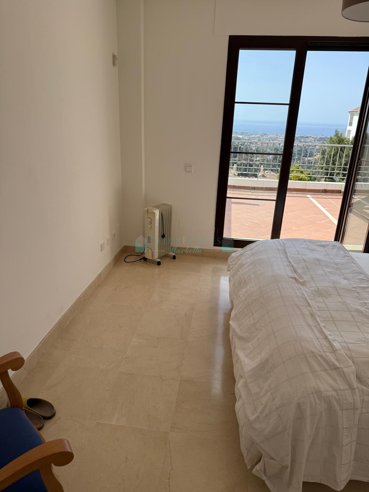Penthouse for sale in Los Arqueros, Benahavis