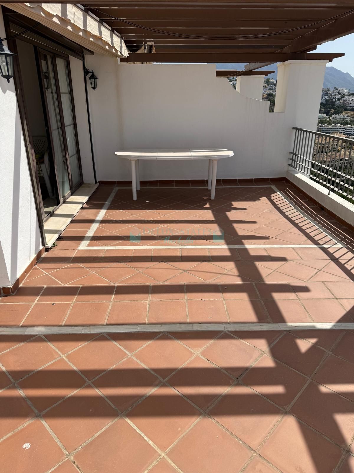 Penthouse for sale in Los Arqueros, Benahavis