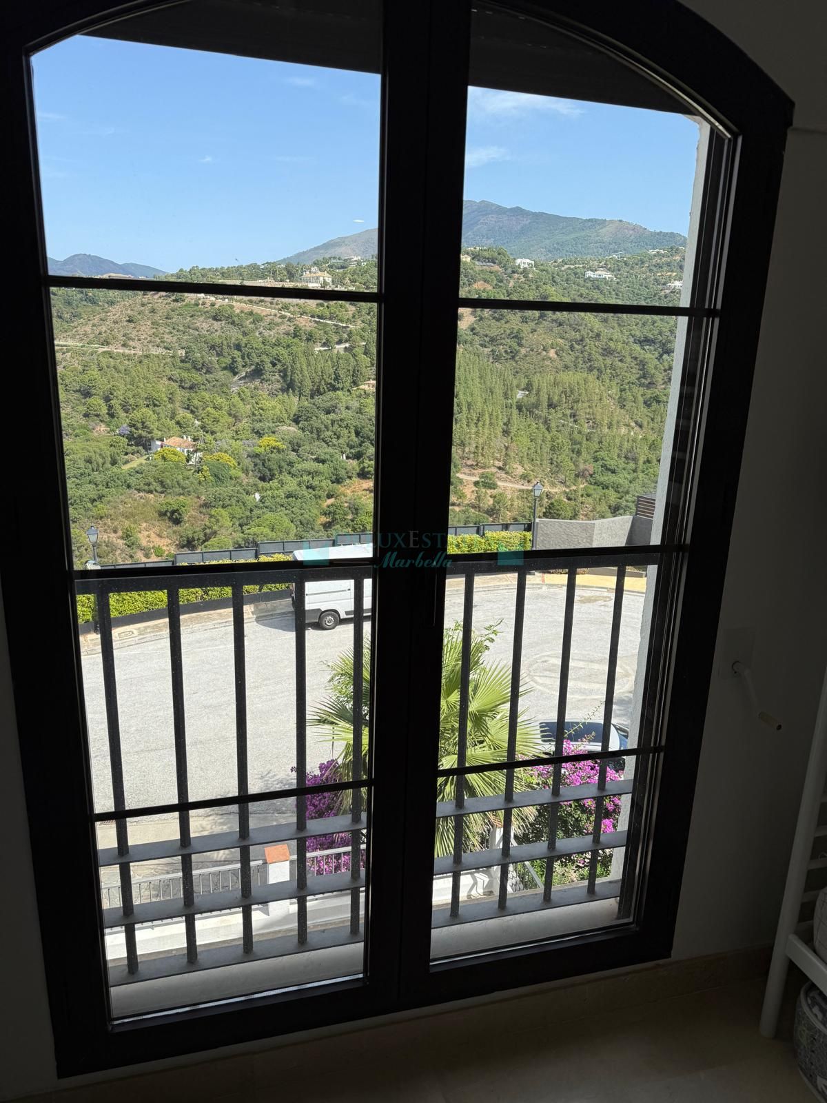 Penthouse for sale in Los Arqueros, Benahavis