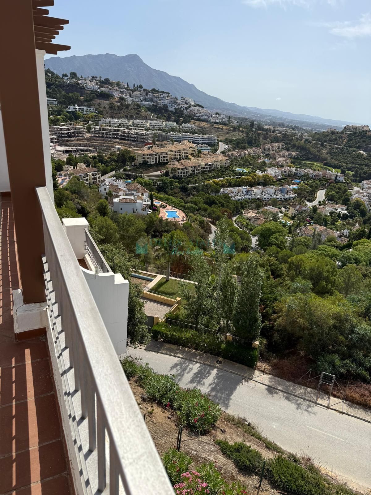 Penthouse for sale in Los Arqueros, Benahavis