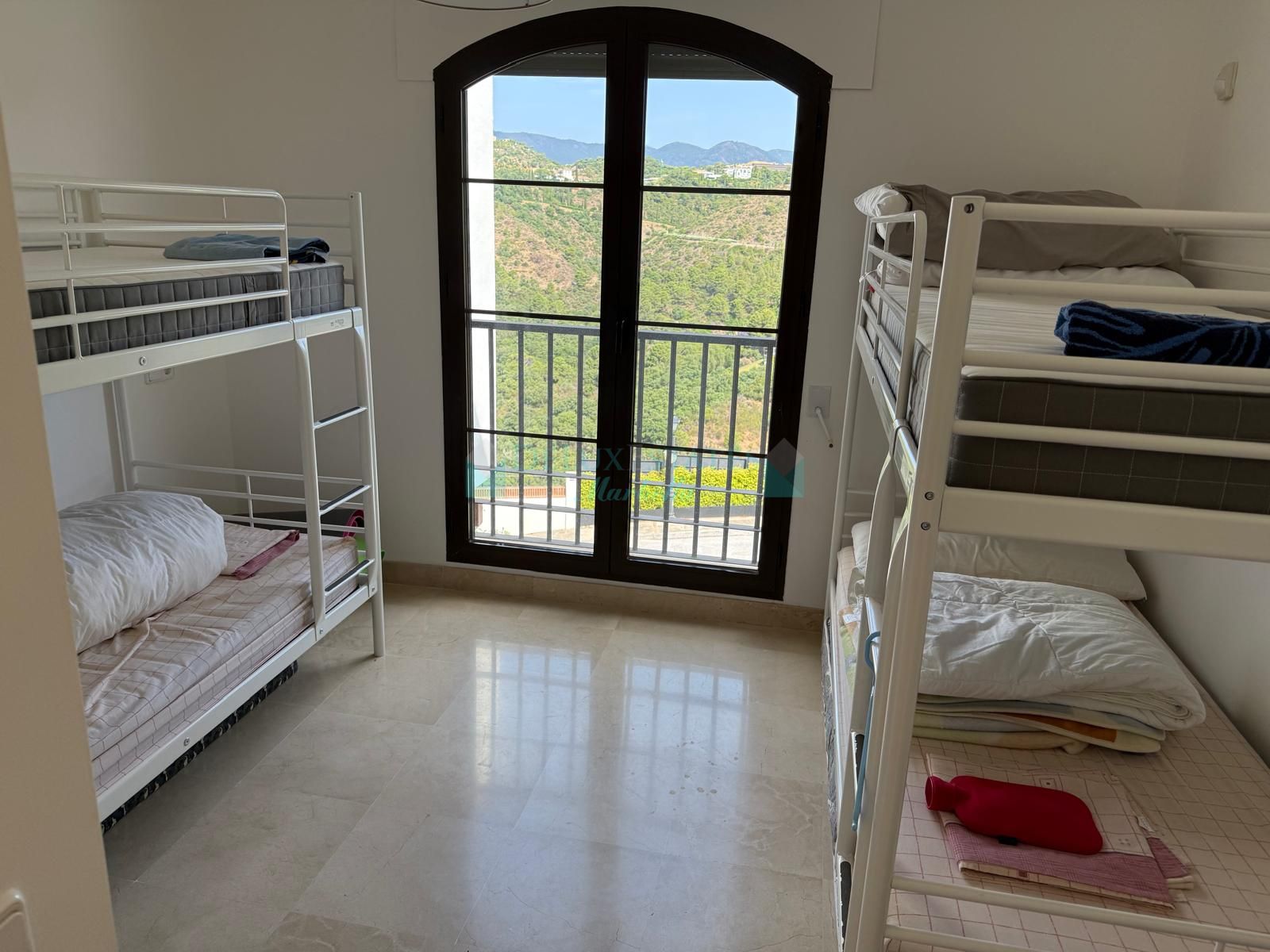 Penthouse for sale in Los Arqueros, Benahavis