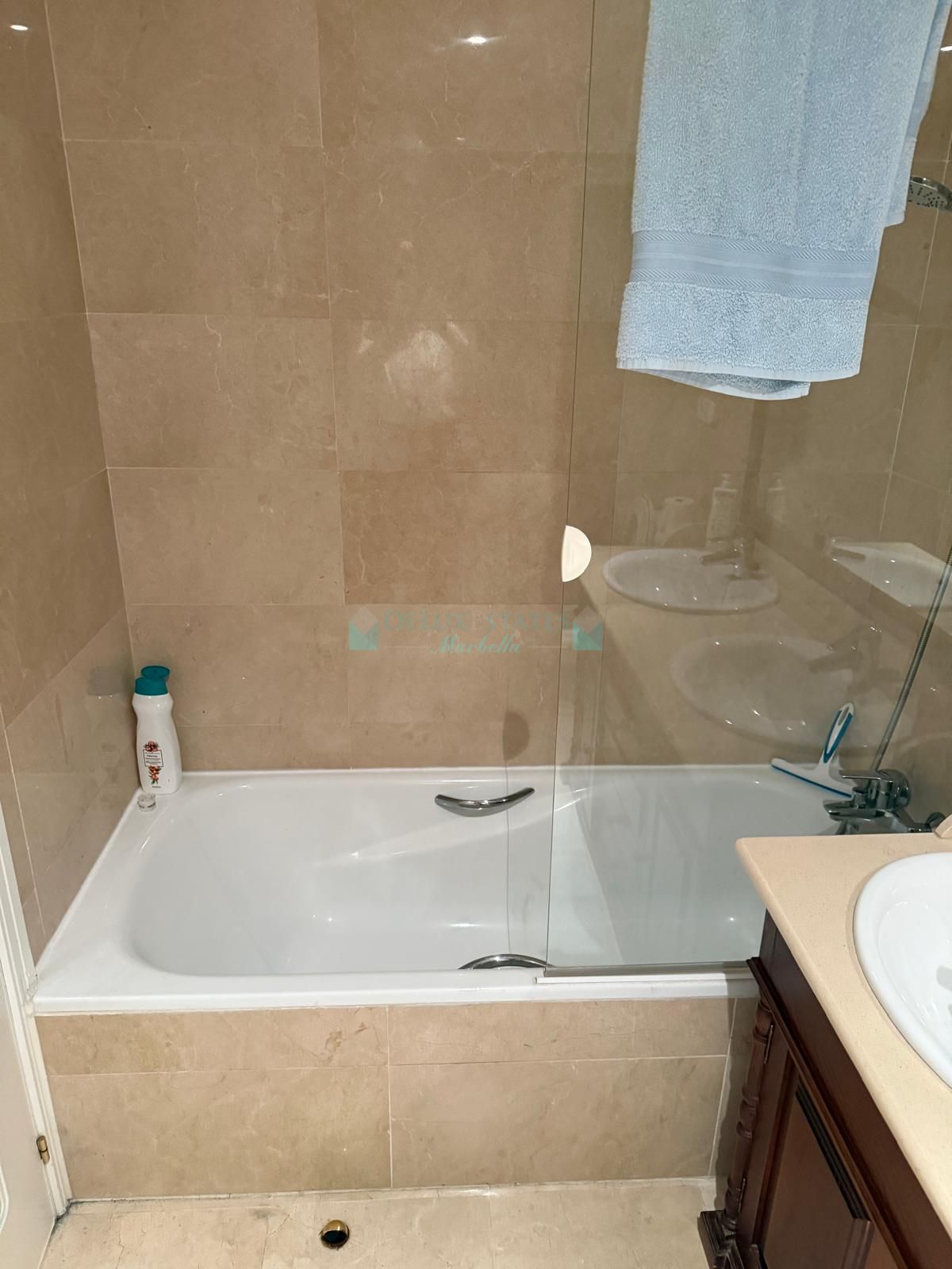 Penthouse for sale in Los Arqueros, Benahavis