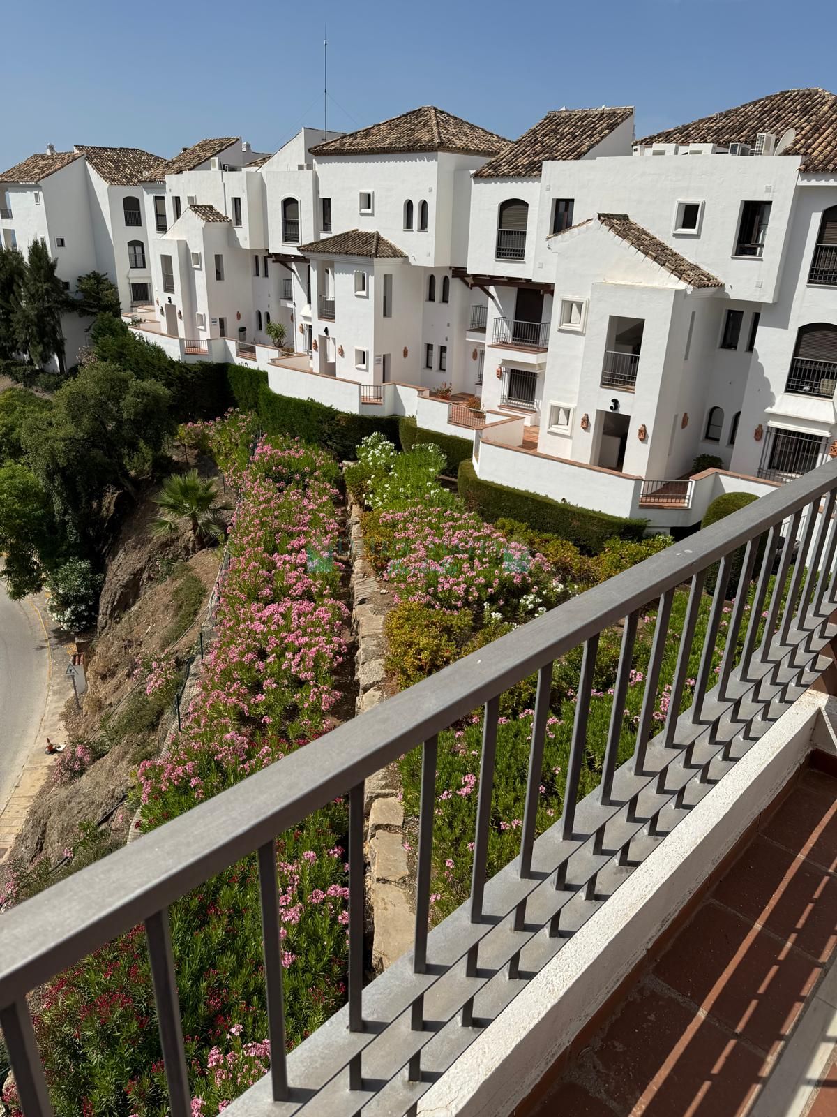 Penthouse for sale in Los Arqueros, Benahavis