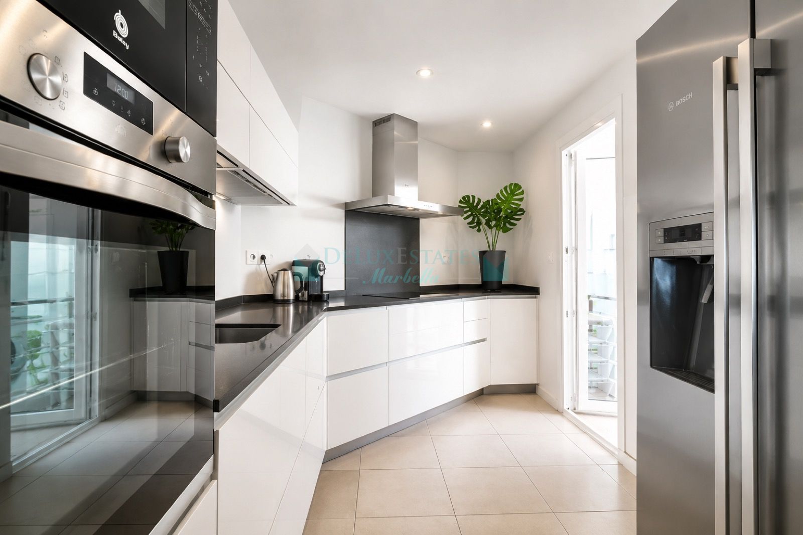 Apartment for sale in La Campana, Nueva Andalucia