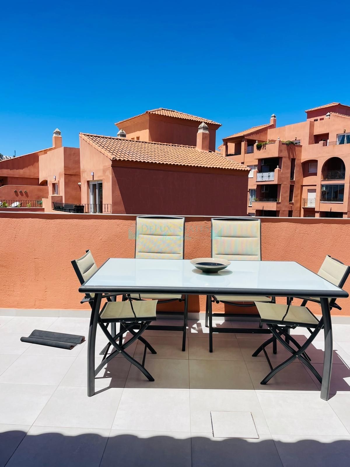 Penthouse for sale in Castillo de la Duquesa, Manilva