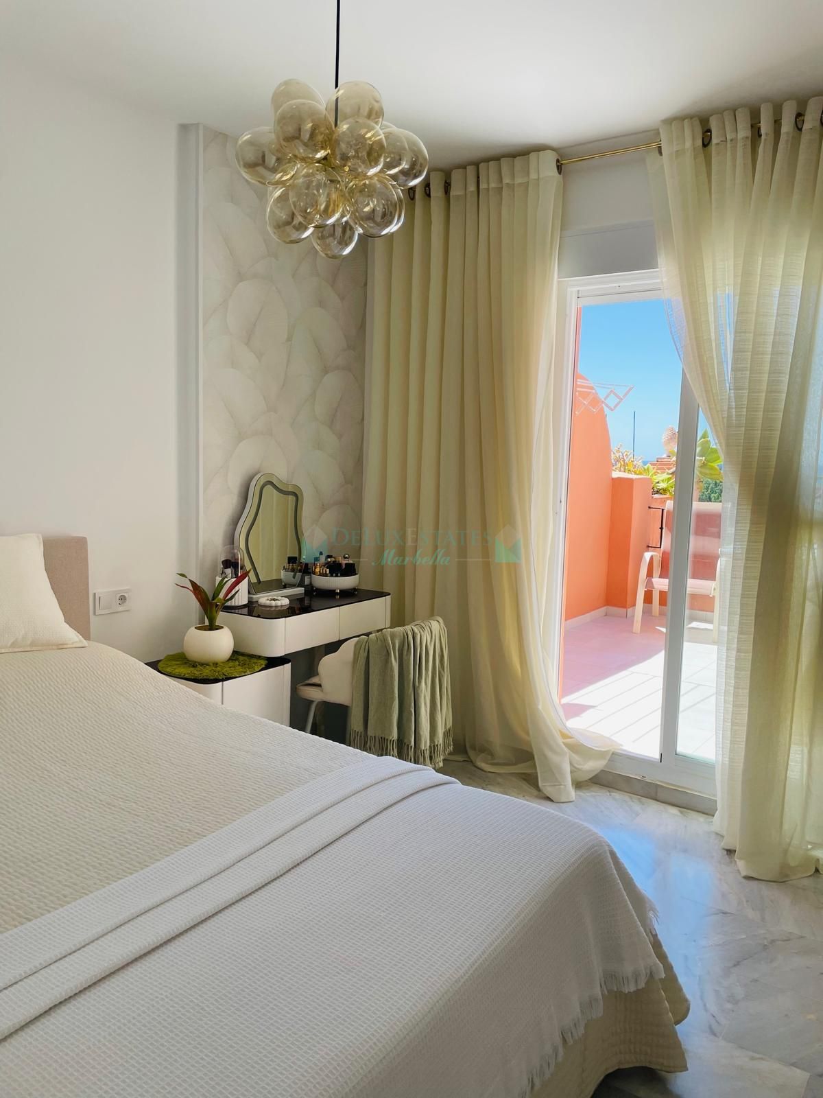 Penthouse for sale in Castillo de la Duquesa, Manilva