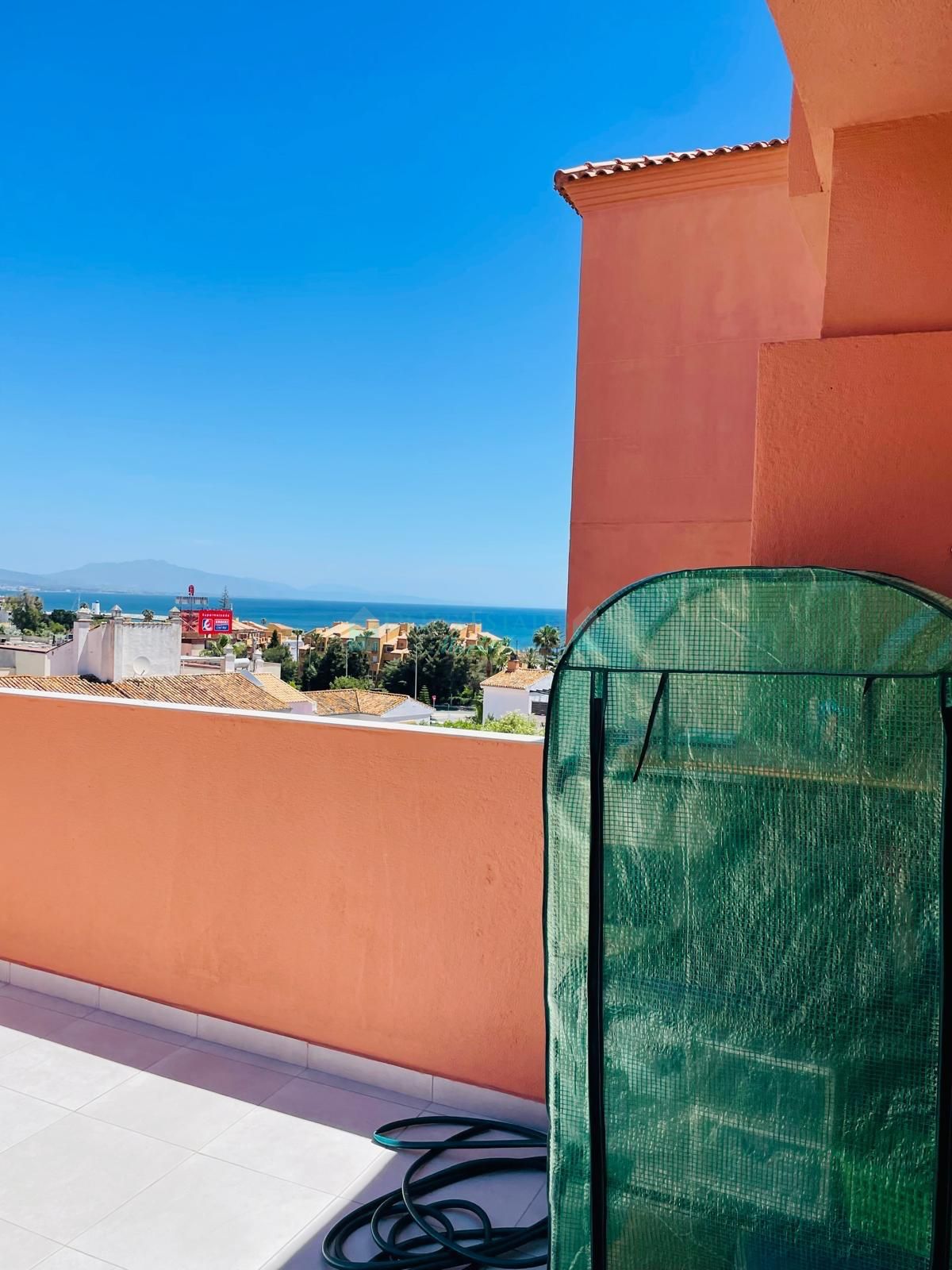 Penthouse for sale in Castillo de la Duquesa, Manilva
