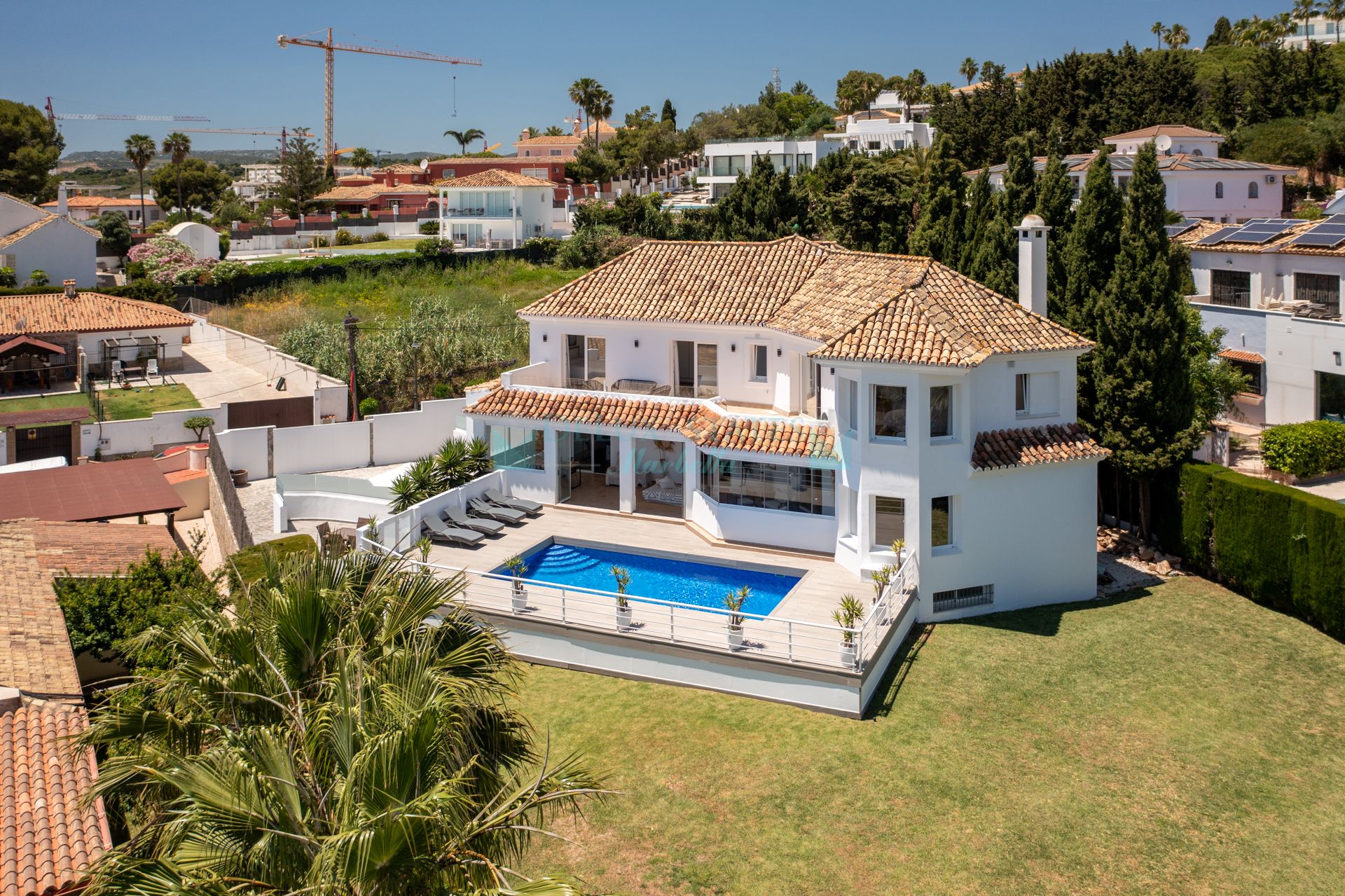 Villa for sale in La Gaspara, Estepona