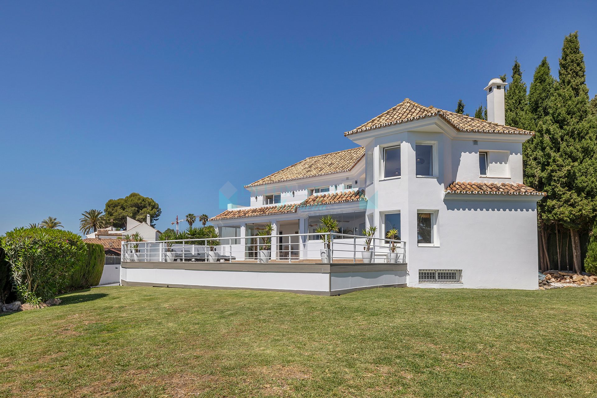 Villa for sale in La Gaspara, Estepona