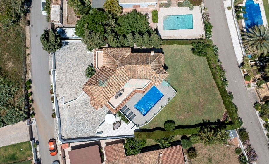 Villa for sale in La Gaspara, Estepona