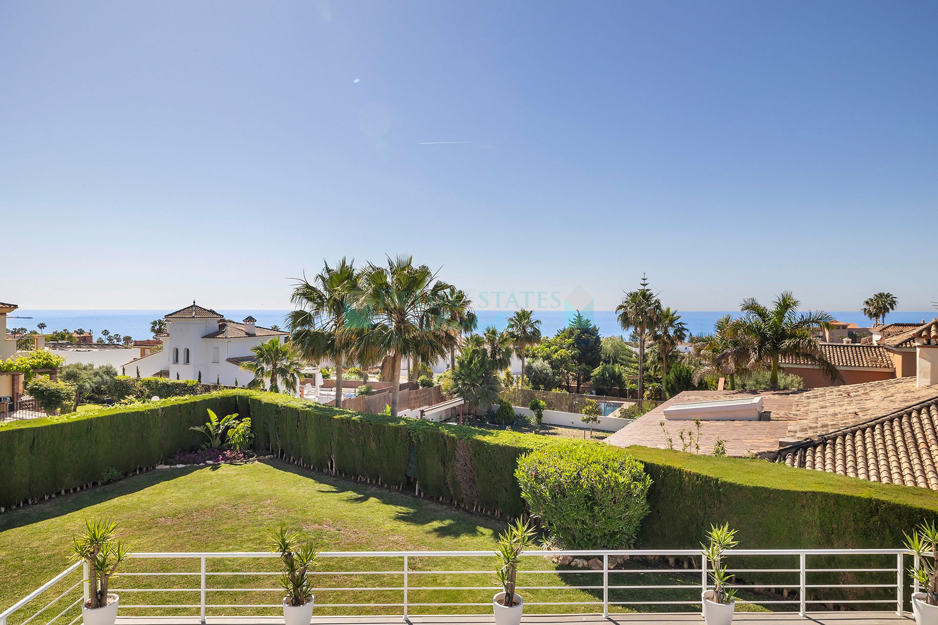 Villa for sale in La Gaspara, Estepona