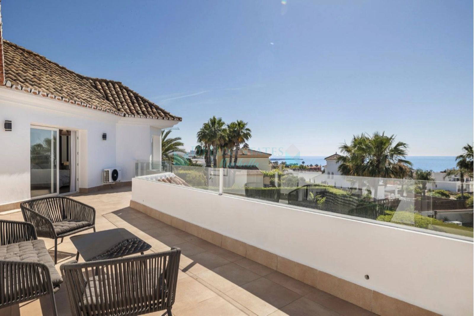 Villa for sale in La Gaspara, Estepona
