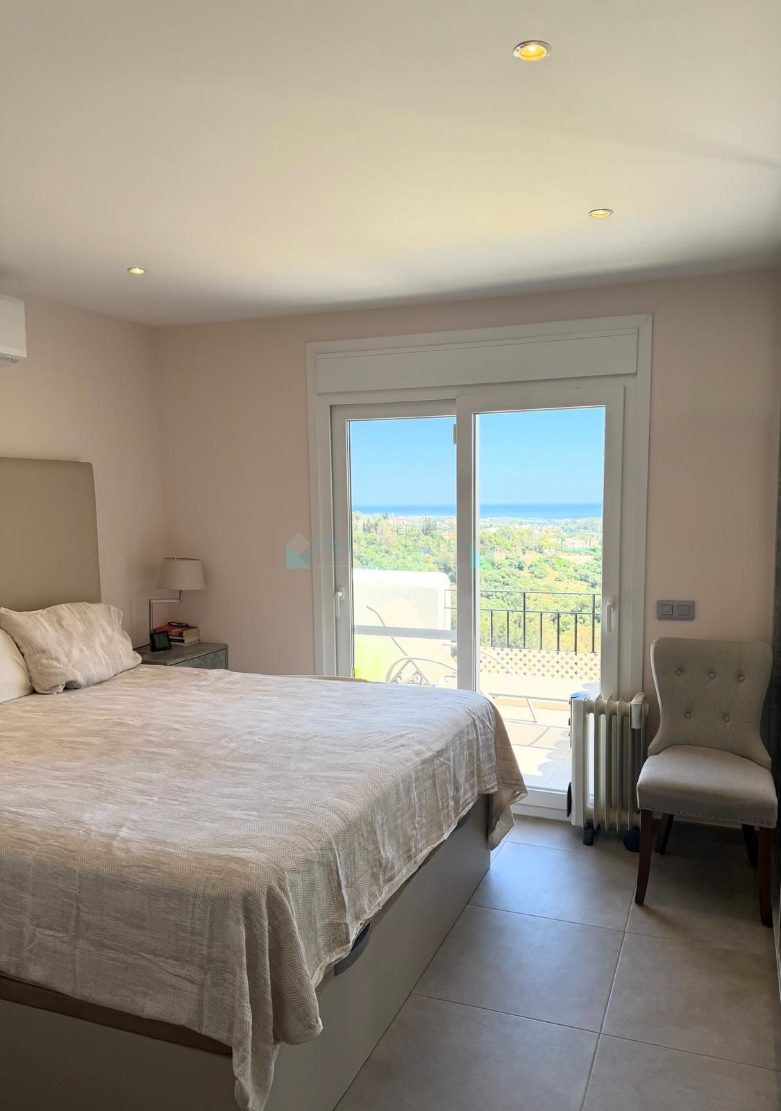 Ático en venta en Puerto del Almendro, Benahavis