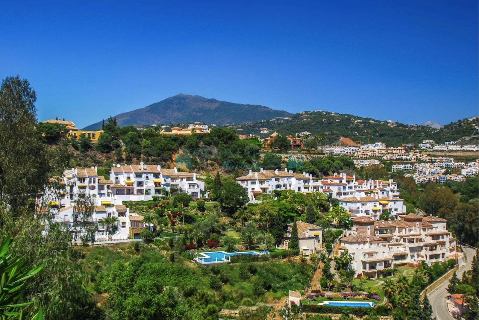 Ático en venta en Puerto del Almendro, Benahavis