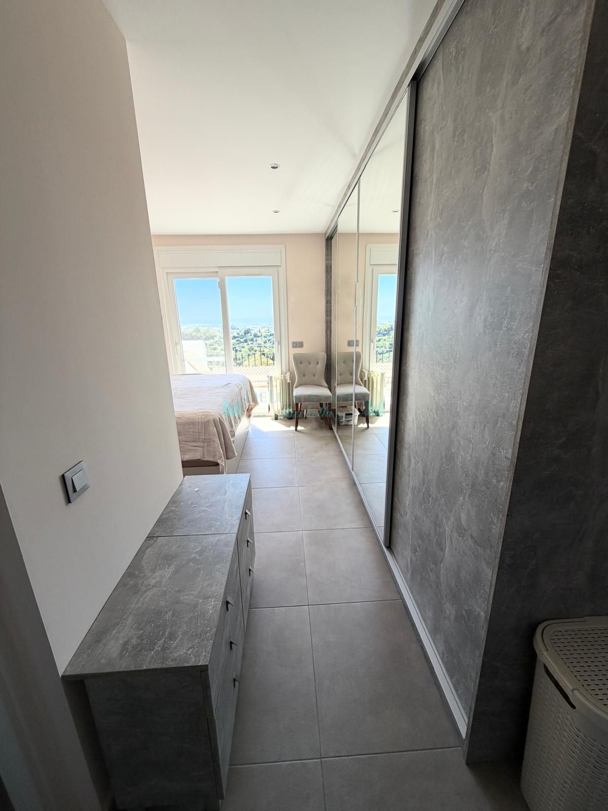 Ático en venta en Puerto del Almendro, Benahavis