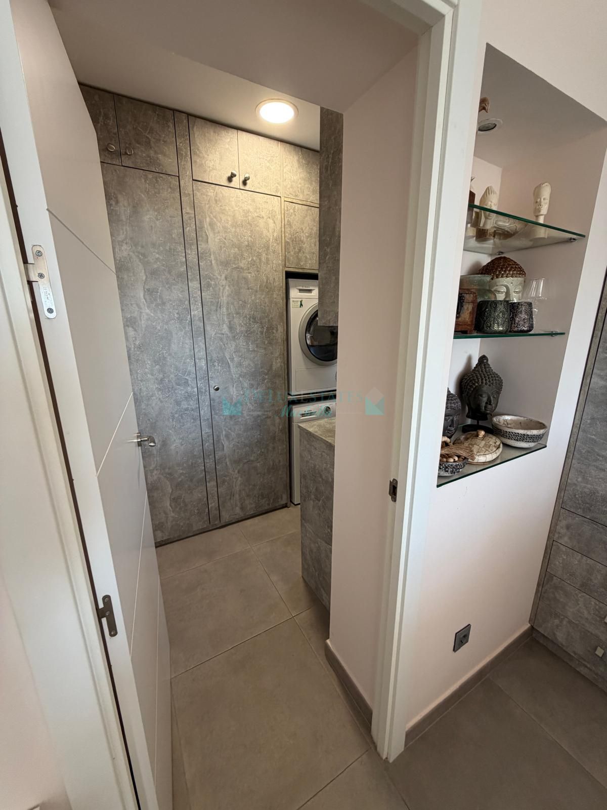 Ático en venta en Puerto del Almendro, Benahavis